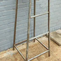 چهار پایه فلزی