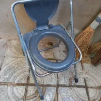 توالت فرنگی مانند صندلی فقط قیف نداره