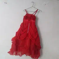 تعدادزیادی لباس کفش کیف وظروف درحدنوع فروشی فوری