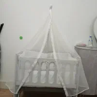 گهواره کنار تخت مادر