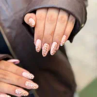 کاشت ناخن(تخفیف ویژه)