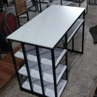 میز ناخن قفسه دار