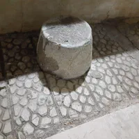 هاون سنگی مربوط به صدسال پیش به همراه دسته چوبی|کلکسیون اشیاء عتیقه|اصفهان, ناژوان|دیوار