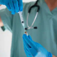 تزریقات و تمامی اقدامات درمانی در منزل پرستار