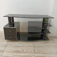 میز تلویزیون شیشه ای
