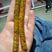 تسبیح کهربا پرچمی