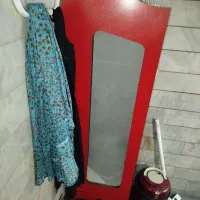 دو عدد کمد یک بزرگ یه کوچیک با تخت و سالمه