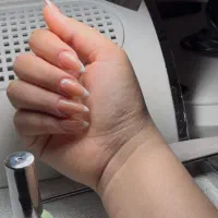 خدمات کاشت ناخن