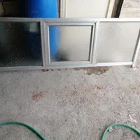 در وپنجره آهنی و آلمینیومی  سنگین قدیمی