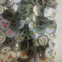 دکمه های گلدوزی شده