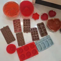 مقداری لوازم قنادی یکجا به فروش میرسد