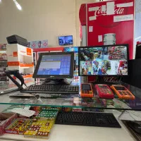 فروشنده خانم