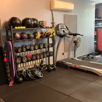 باشگاه مجهز ورزشی ( تمرین در فضای شخصی )