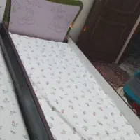 تخت نوجوان سالم و مرتب باکف تخت