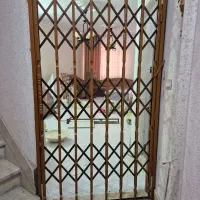 حفاظ و درب چوبی