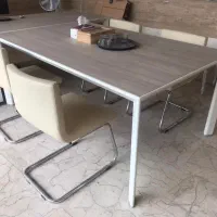 میز کنفرانس در حدّ نو