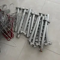 چوب لباسی وتعدادی جای اویز چوب لباسی