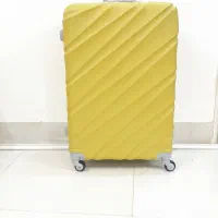 چمدان مسافرتی آکبند و بسیار خوشرنگ