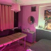 خدمات ماساژ (ماسیس خانم)