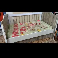 تخت کودک قابلیت گهواره ای همراه با تشک|تخت و سرویس خواب|کهریزک, |دیوار