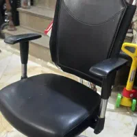صندلی اداری چرخ‌دار