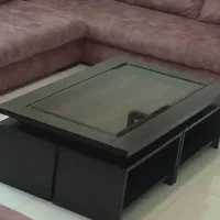 میز وسط همراه با چهار گل میز