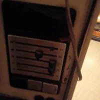 تلویزیون بلموند قدیمی با سه پایه استیل