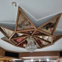 گچبری چوبی و لوستر