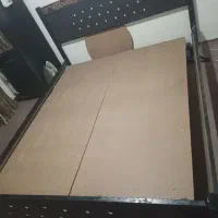تخت دونفره بایک عددکفی زیر