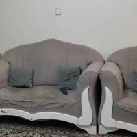 مبل و میزجلو مبلی همراه دوتا عسلی