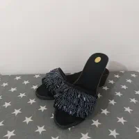تعدادی صندل و دمپایی روفرشی نو