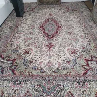 ۲ عدد قالی همراه با پشتی