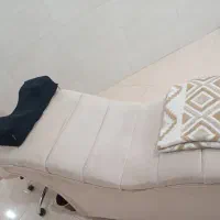 تخت و آیینه قدی|آرایشگاه و سالن‌های زیبایی|قائن, |دیوار