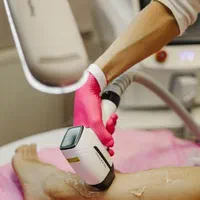 مطب زیبایی پوست مو لیزر الکساندرایت|خدمات آرایشگری و زیبایی|مشکیندشت, |دیوار