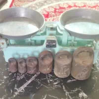ترازوی وزنه ای با سنگهای کیلو