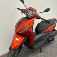 پیاجیو بورلی ۳۰۰