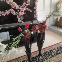 گلدان و گل مصنوعی