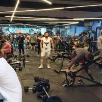 مربی بدنسازی آقا و خانم و رشته تی آر ایکس