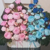 گل مصنوعی صورتی و آبی