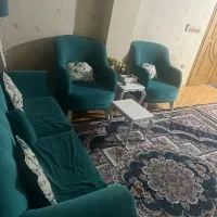 مبل هفت نفره با چهار عدد جلو مبلی سفید فقط ده تومن|مبلمان خانگی و میز عسلی|بهنمیر, |دیوار