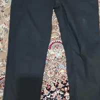 شلوار مشکی مردانه و شلوار آبی دخترانه