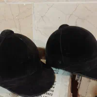 دو عدد کلاه اسب‌سواری