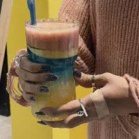 نیروی خانم برای کار در کافه