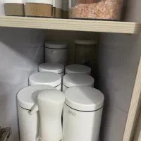 بانکه حبوبات و سطل برنج و قند و شکر و ادویه