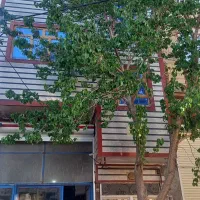ساختمان ۳ طبقه با یک بهار خواب