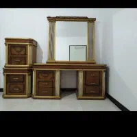 میز آینه بزرگ در حد نو همراه با ۲ عدد پاتختی