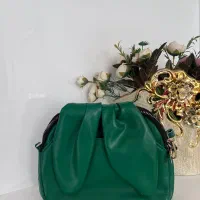 کیف|کیف، کفش، کمربند|نیشابور, بزرگمهر|دیوار