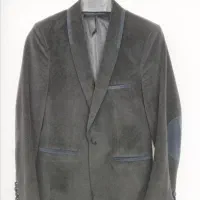 تعدادی لباس در حد نو