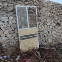 دو عدد درب بزرگ و کوچک