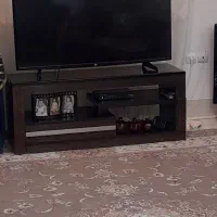 میز تلوزیون ال سی دی بسیار تمیز وسالم بدون عیب